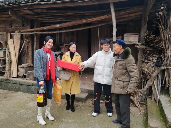 【资助育人】学校健康产业学院“精准资助，携爱家访，助梦起航”家访慰问活动