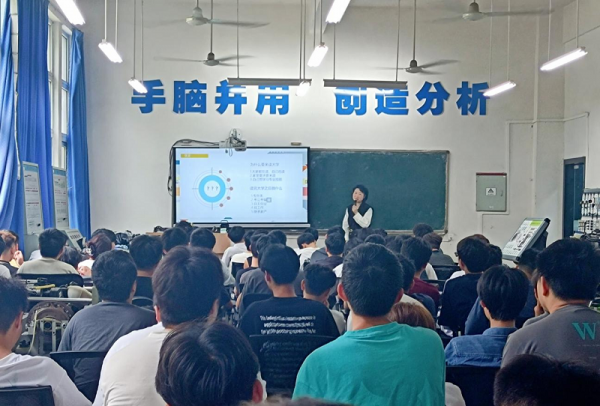 【二级学院动态】智能汽车工程学院校企合作吉利汽车“订单班”正式授课