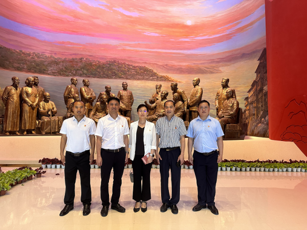 学校书记校长赴中国民主党派历史陈列馆参观学习