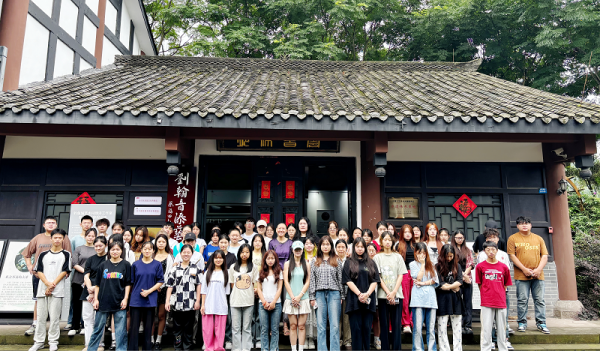 走进雲音漆苑——学校党群工作部与教育学院党总支开展“弘扬非遗文化·传承中华文脉”庆“七一”系列活动进行时