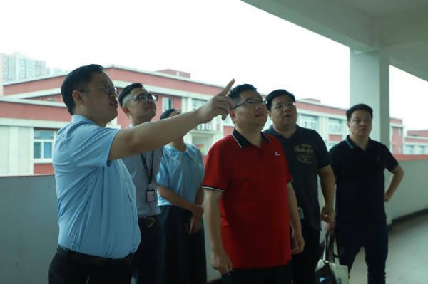 民盟渝中区委来校交流座谈