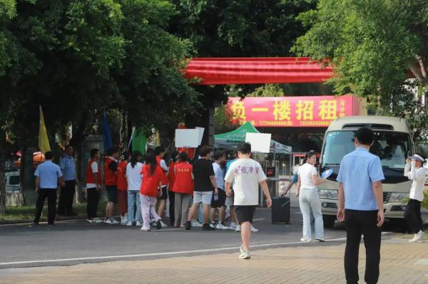 【迎新季】行动中的身影