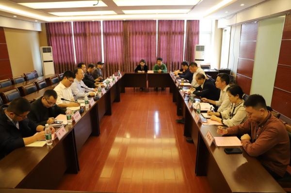 绵阳市教育与体育局一行到校考察交流