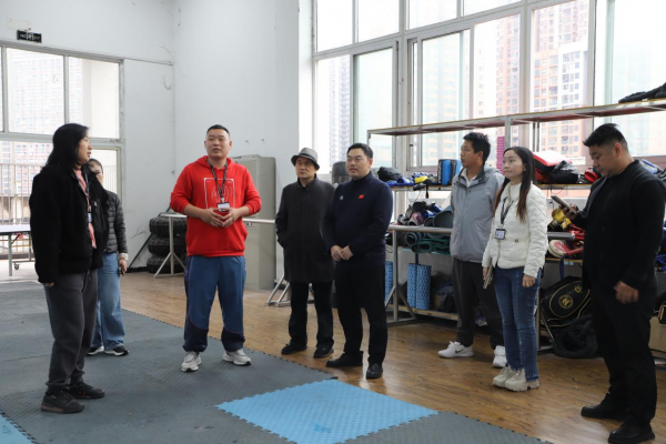 南通市开发区武术协会主席黄鸣敏一行来校考察交流