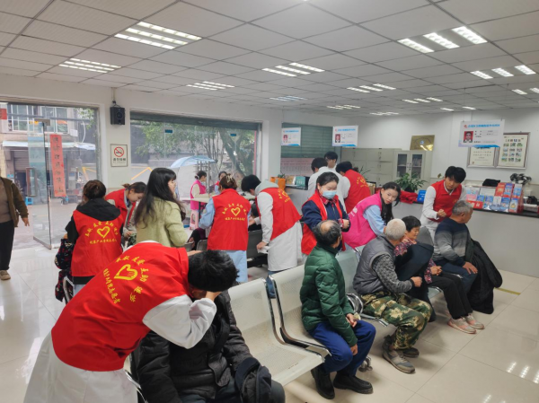 【二级学院动态】健康产业学院开展“进社区，送健康”志愿服务主题党日活动