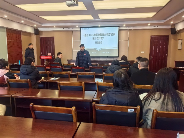 学校组织开展2024年秋季学期教科研项目（课题）集中开题报告和中期检查