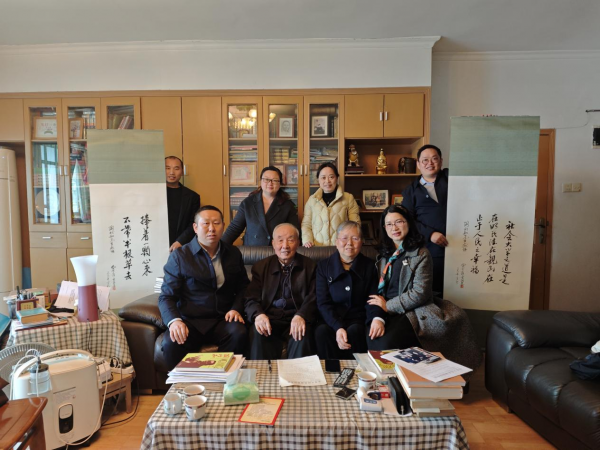 合川区委统战部和学校领导一同走访看望贾培基