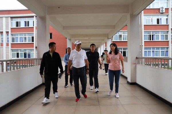 重庆电信职业学院体育与健康学院院长梁建平一行来校座谈交流