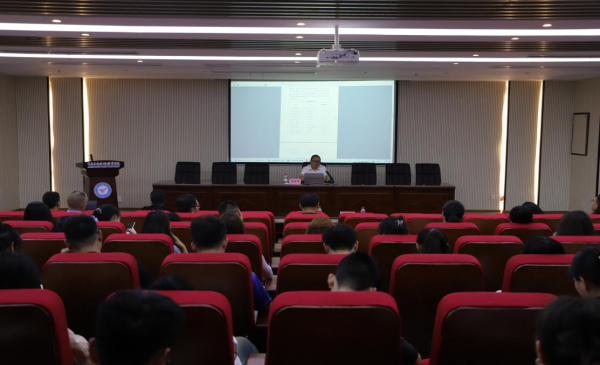 学校举办“高职新专业评估体系解读及迎评技巧”专题讲座