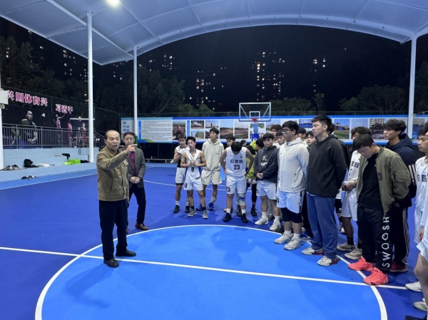 青春赛场展风采，校际交流共提升——重庆应用技术职业学院篮球队友谊赛纪实