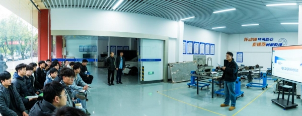 校领导带队检查新学期开学第一课